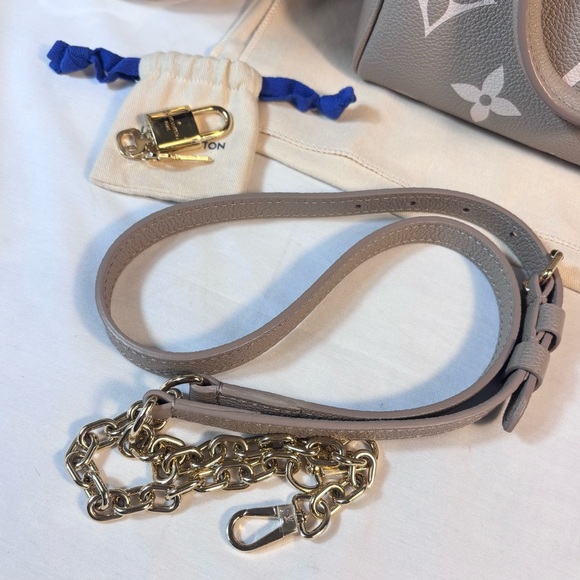 Beautiful Louis Vuitton Speedy Bandouliere 20 Dove Cream Sold - Picture 13 of 16